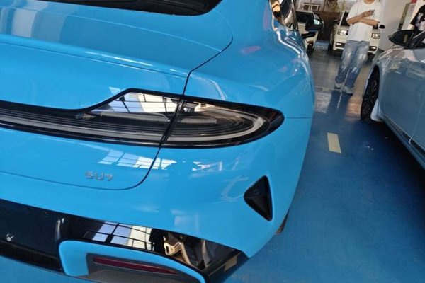 Xiaomi Auto SU7 2026, 100 км, за 40785 USD - фото 9