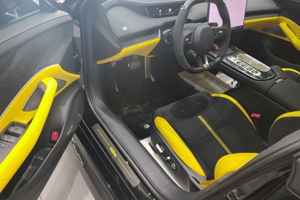 Xiaomi Auto SU7 Ultra 2025, 2700 км, за 63229 USD - фото 19