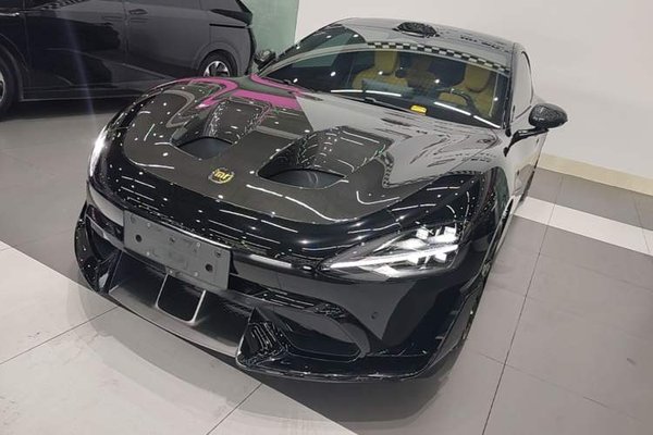 Xiaomi Auto SU7 Ultra · 2025 год