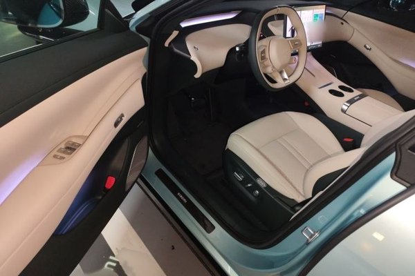 Xiaomi Auto YU7 2025, 2300 км, за 45083 USD - фото 19