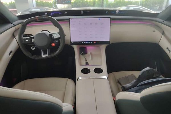 Xiaomi Auto YU7 2025, 12600 км, за 47128 USD - фото 12