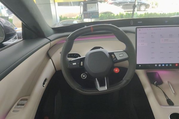 Xiaomi Auto YU7 2025, 12600 км, за 47128 USD - фото 13