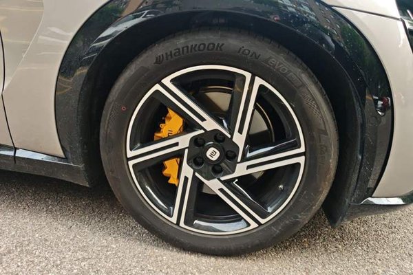 Xiaomi Auto YU7 2025, 21700 км, за 38107 USD - фото 8