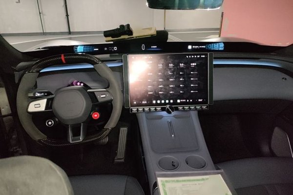 Xiaomi Auto YU7 2025, 7200 км, за 44494 USD - фото 9