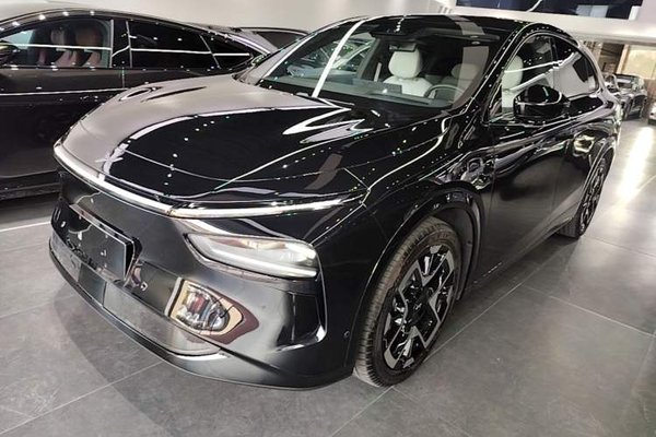 XPeng G7 · 2025 год