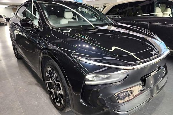 XPeng G7 2025, 7100 км, за 28238 USD