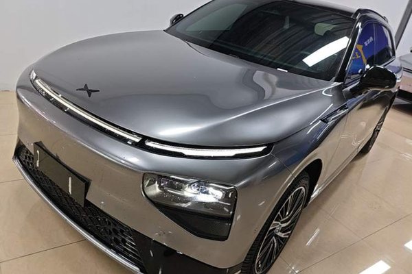 XPeng G9 · 2022 год