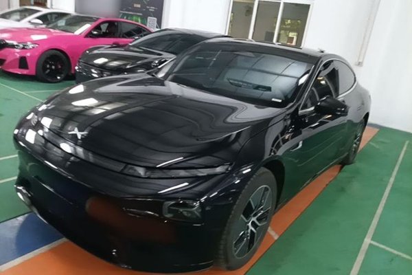 XPeng P7 · 2023 год