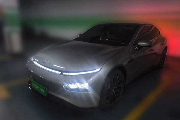 XPeng P7 · 2023 год
