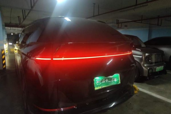 XPeng X9 2024, 31900 км, за 35370 USD