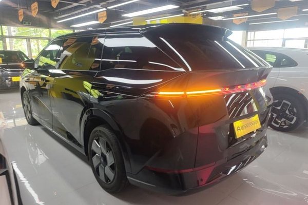 XPeng X9 2024, 32200 км, за 37208 USD