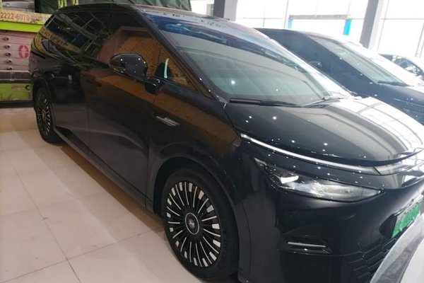 XPeng X9 2025, 5500 км, за 39397 USD