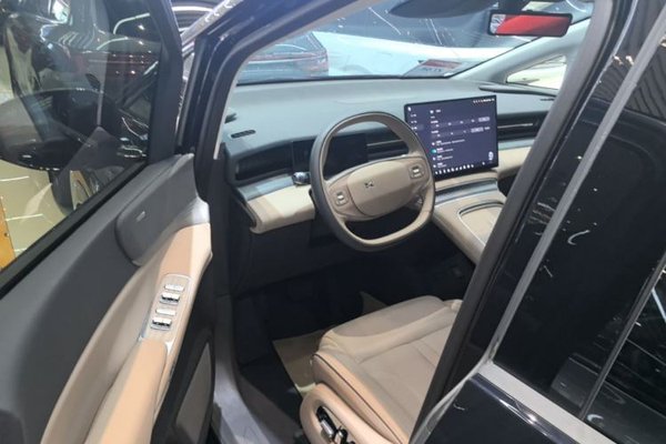 XPeng X9 2025, 7600 км, за 41824 USD - фото 19
