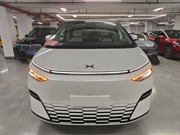 XPeng X9 2025 650 Long-Range Max, 2025 года