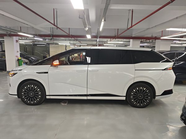 XPeng X9 2025, 10000 км, за 28534 USD - фото 4