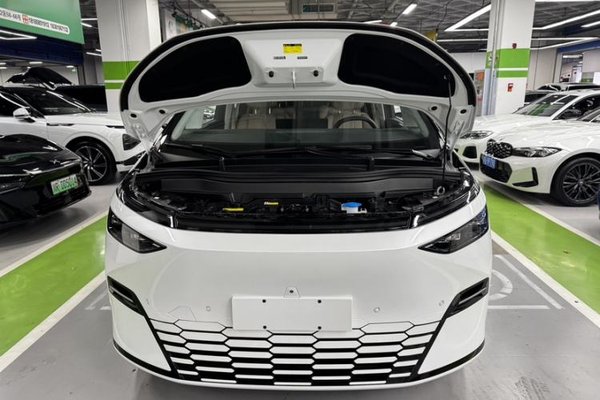 XPeng X9 2025, 12800 км, за 39317 USD - фото 39
