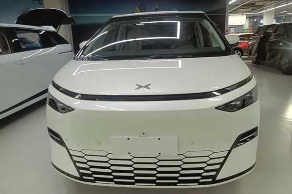 XPeng X9 2025, 12800 км, за 39317 USD - фото 18