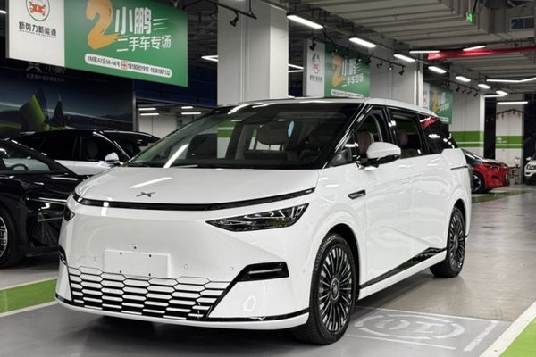 XPeng X9 · 2025 год