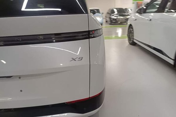 XPeng X9 2025, 12800 км, за 39317 USD