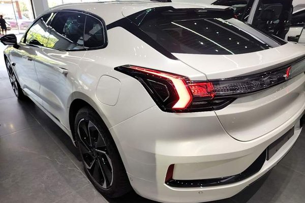 Zeekr 001 2021, 45000 км, за 21913 USD