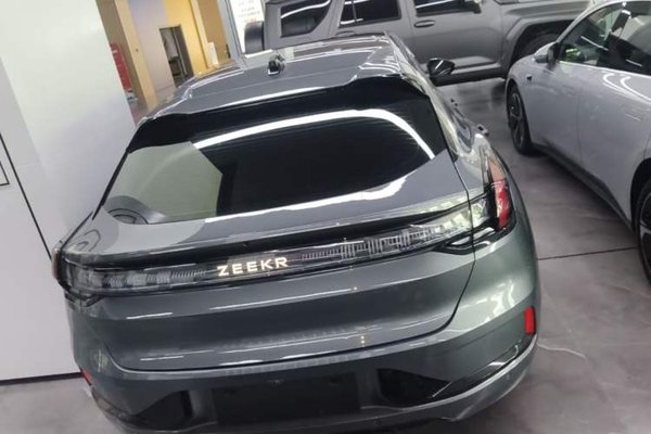 Zeekr 001 2022, 31900 км, за 22494 USD