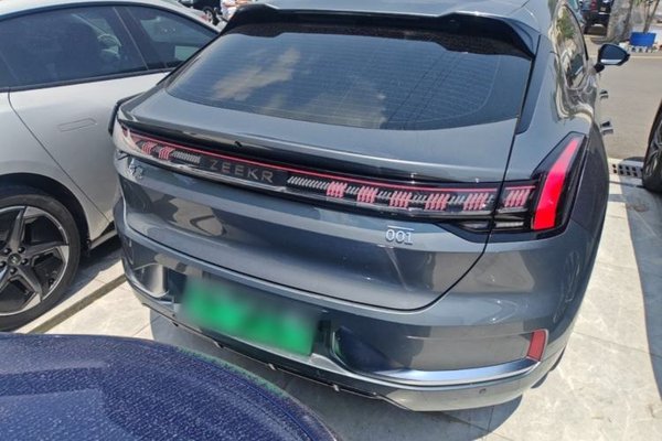 Zeekr 001 2022, 48600 км, за 21339 USD
