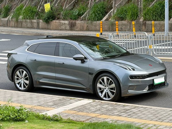 Zeekr 001 2022, 91500 км, за 19272 USD