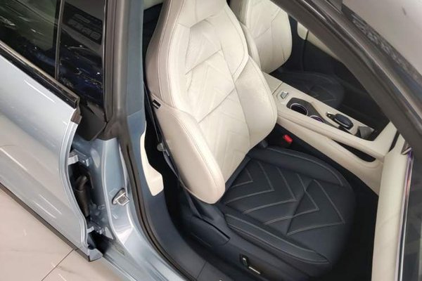 Zeekr 001 2023, 50700 км, за 25980 USD