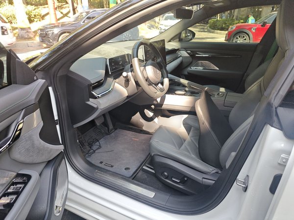 Zeekr 001 2023, 42500 км, за 23634 USD - фото 17