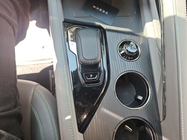 Zeekr 001 2023, 42500 км, за 23634 USD - фото 15