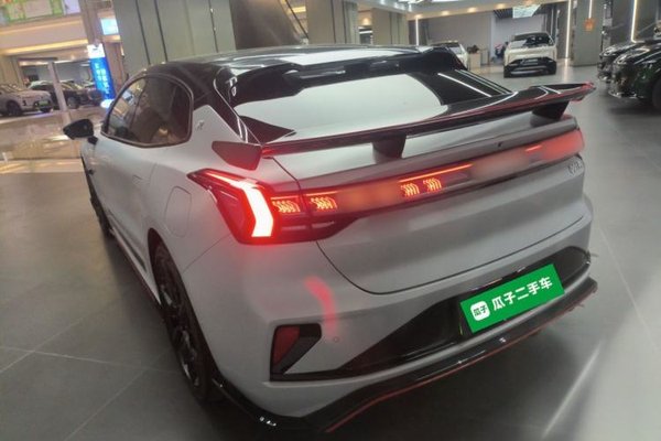 Zeekr 001FR 2023, 2700 км, за 57999 USD