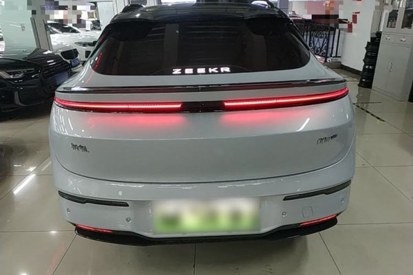 Zeekr 007GT 2025, 17100 км, за 25199 USD