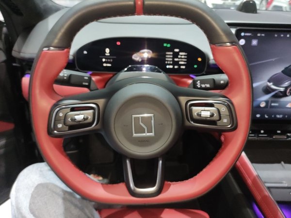 Zeekr 007GT 2025, 31900 км, за 24923 USD