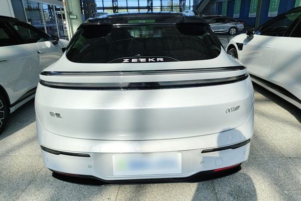 Zeekr 007GT 2025, 11500 км, за 26936 USD