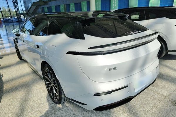 Zeekr 007GT 2025, 11500 км, за 26936 USD