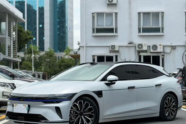 Zeekr 007GT · 2025 год
