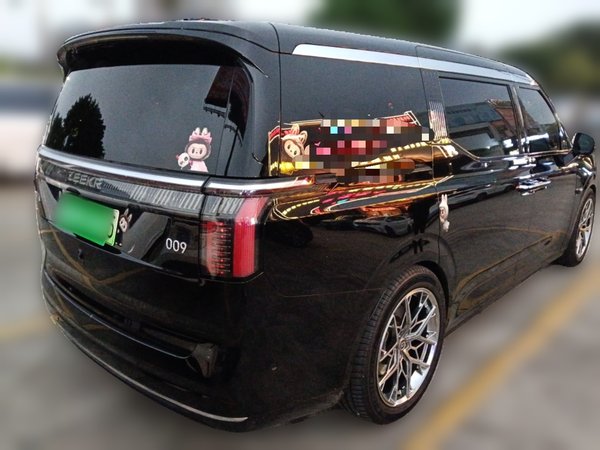 Zeekr 009 2022, 81000 км, за 40893 USD