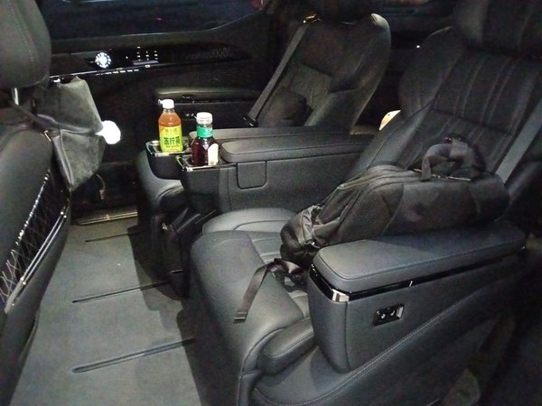 Zeekr 009 2022, 81000 км, за 40893 USD - фото 18