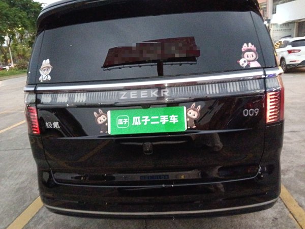 Zeekr 009 2022, 81000 км, за 40893 USD