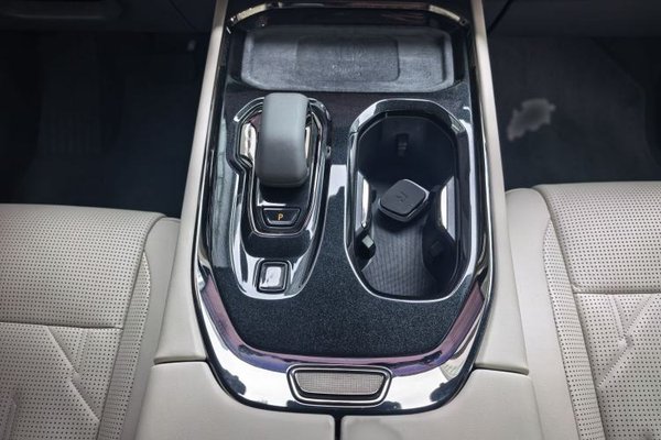 Zeekr 009 2024, 33900 км, за 52924 USD