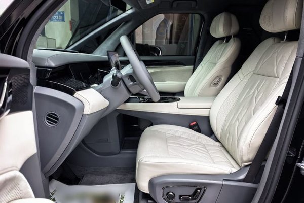 Zeekr 009 2024, 33900 км, за 52924 USD