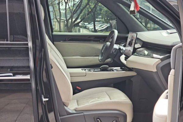 Zeekr 009 2024, 33900 км, за 52924 USD