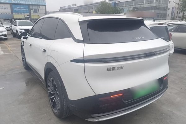 Zeekr 7X 2025, 20600 км, за 25296 USD