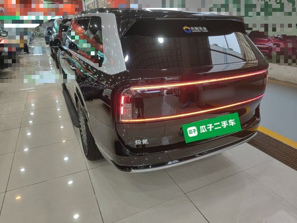 Zeekr 9X 2025, 10600 км, за 65747 USD