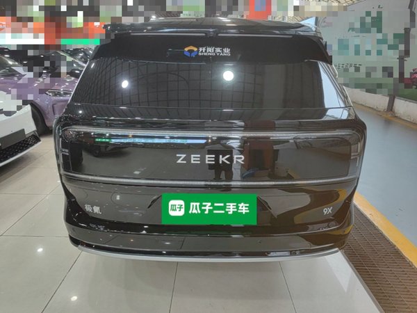 Zeekr 9X 2025, 10600 км, за 65747 USD