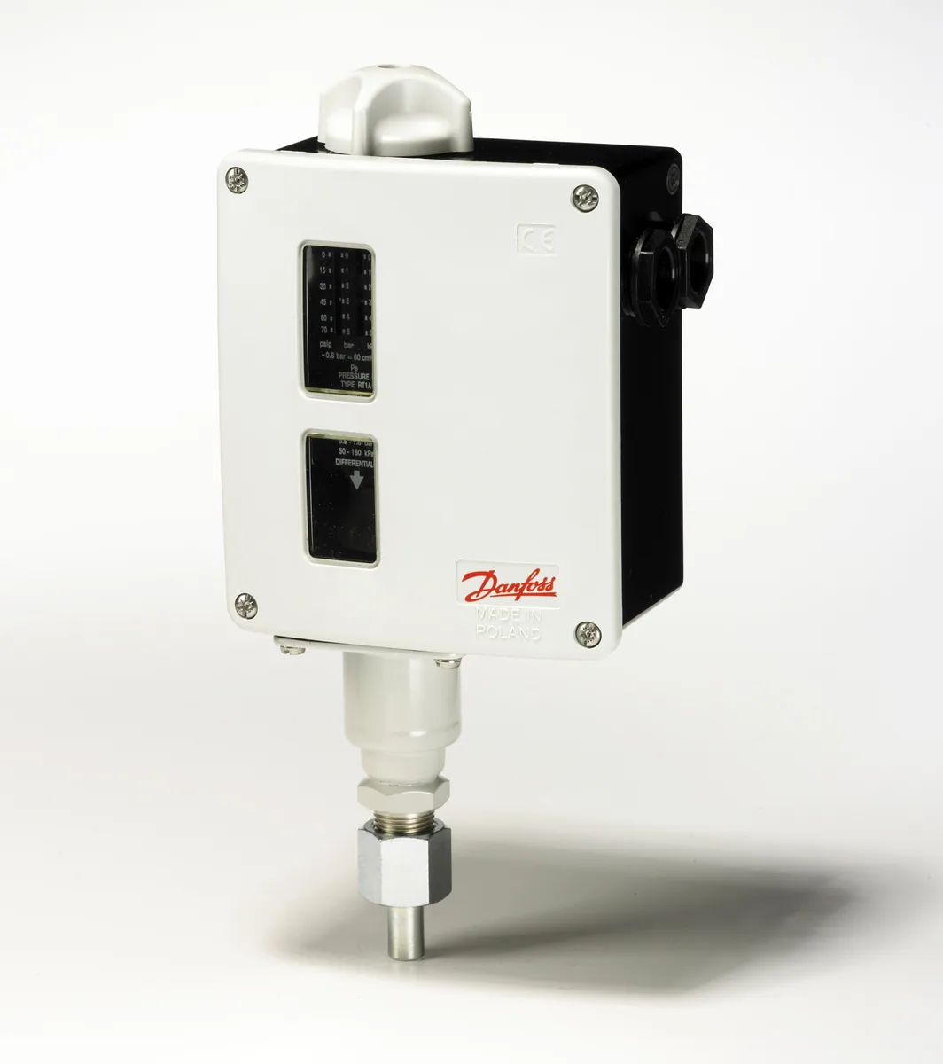 Danfoss 017-509466 — Реле давления RT для тяжелых условий эксплуатации, диапазон настройки уставки 4-17 бар, дифференциал 1,2 бар, присоединение G 3/8