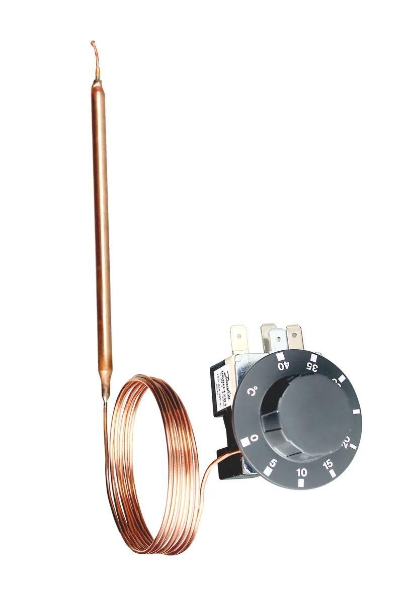 Danfoss 060H1702 — Реле температуры (термостат) UT 73, IP 20, диапазон регулирования 2,5...40 °C, длина трубки 2 м