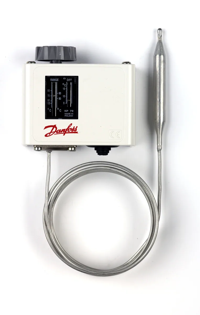 Danfoss 060L112666 — Реле температуры (термостат) KP, IP 30/44, диапазон регулирования 50...100 °C, длина трубки 2 м