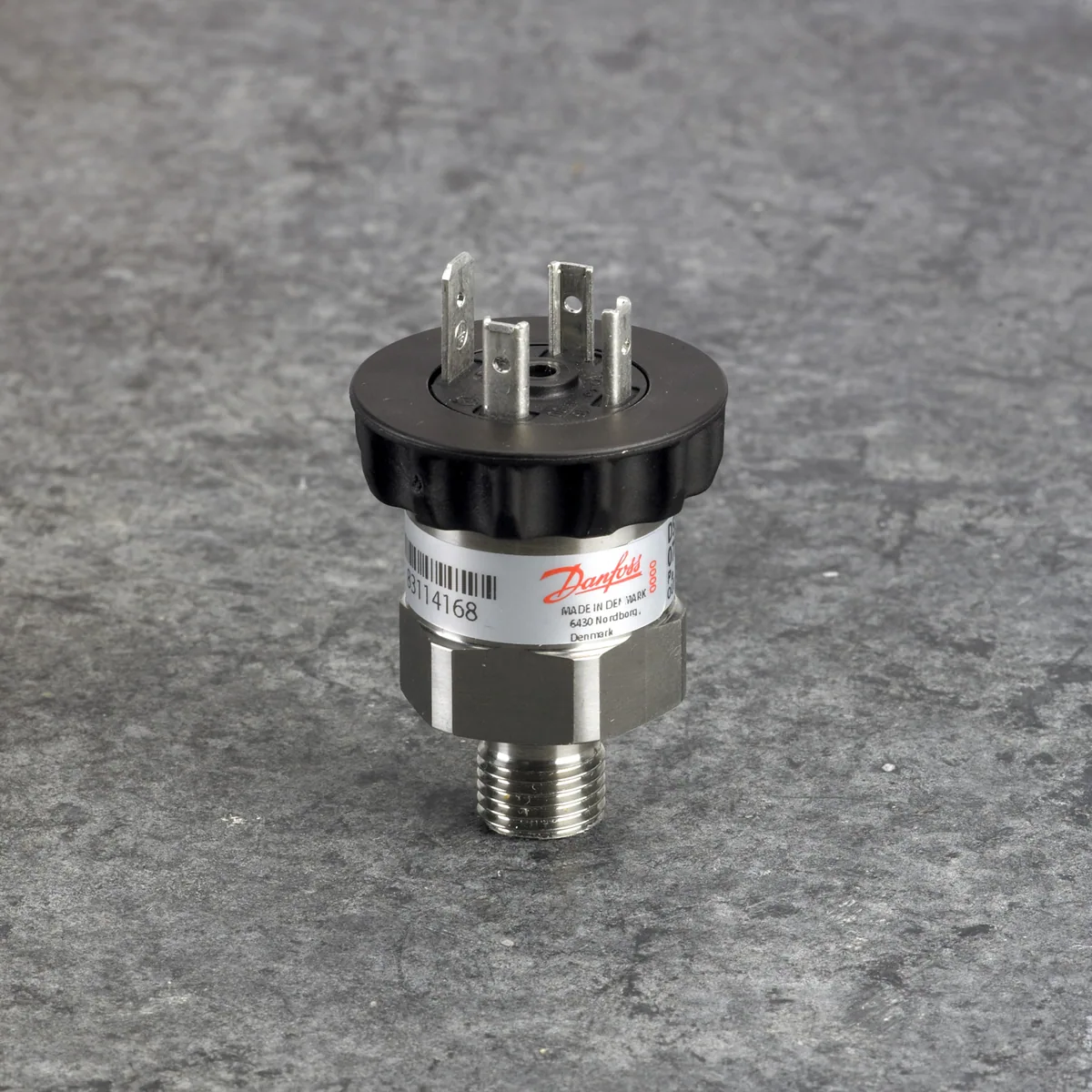 Danfoss 078G5006 — Преобразователь (датчик) давления DST P40I, 0-4 бар, выходной сигнал 4-20 мА, присоединение по давлению G1/2, IP 65