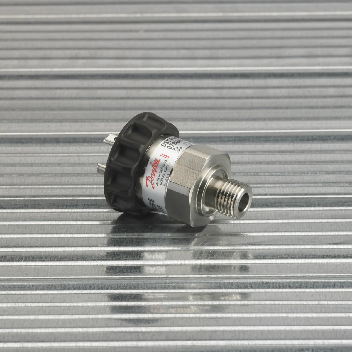 Danfoss 078G5008 — Преобразователь (датчик) давления DST P40I, 0-10 бар, выходной сигнал 4-20 мА, присоединение по давлению G1/2, IP 65